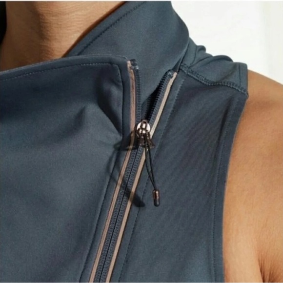 Calia by Carrie Underwood Scuba Vest Limited Editi - Picture 3 of 7